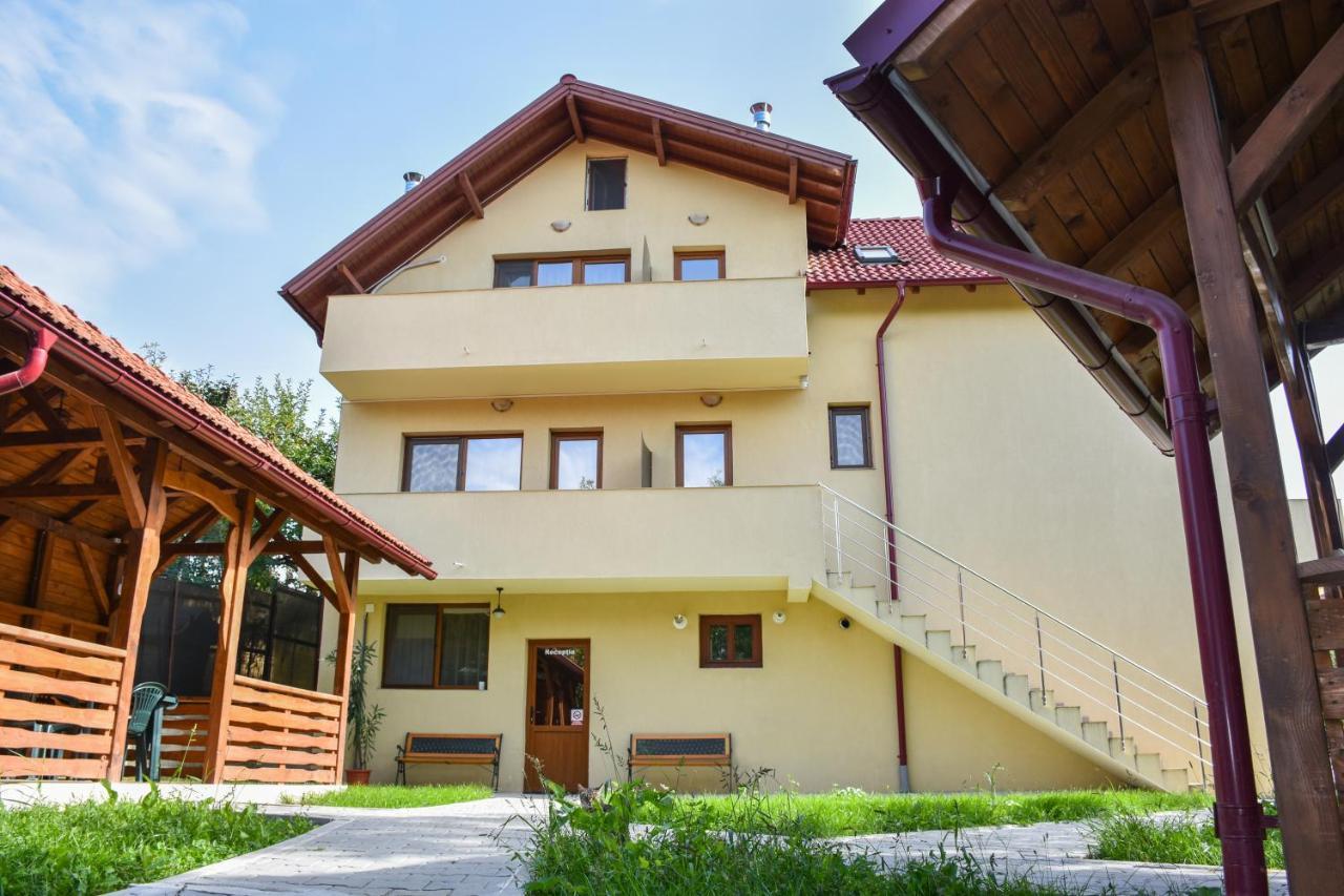 Tomis House Hotel Curtea de Argeş Exterior foto